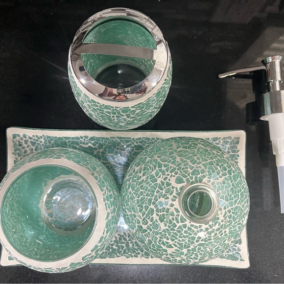 Accessories - Picture 3 of 7